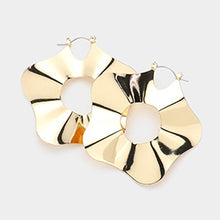 Load image into Gallery viewer, Metal Flower Hoop Pin Catch Earrings
